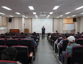 1교시 강사 : 강박원
내용 : 변화와 혁신

2교시 강사 : 이광형
내용 : 100세시대 어르신답게 살기